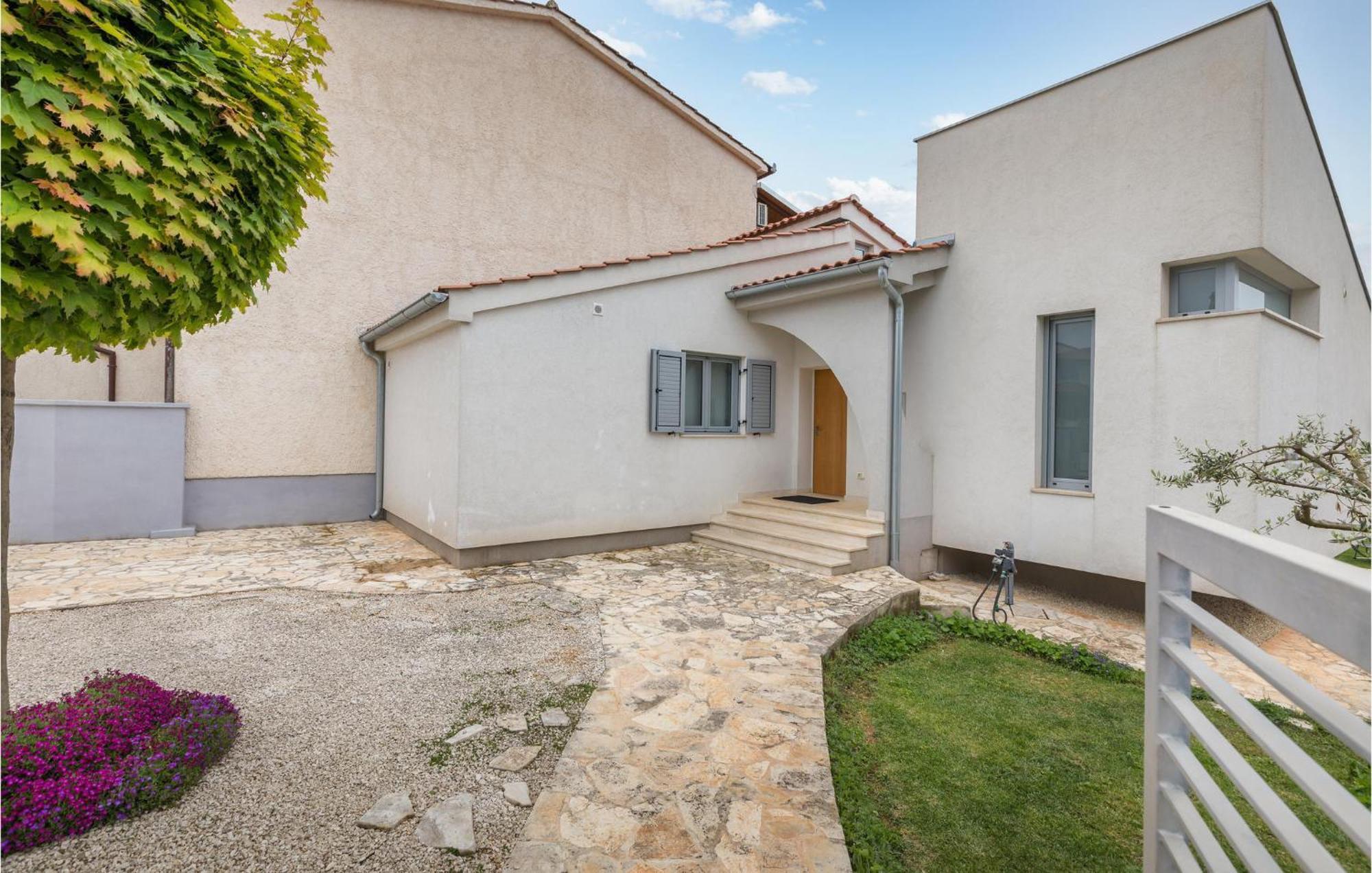 Beautiful Home In Stinjan With Kitchen Exteriör bild