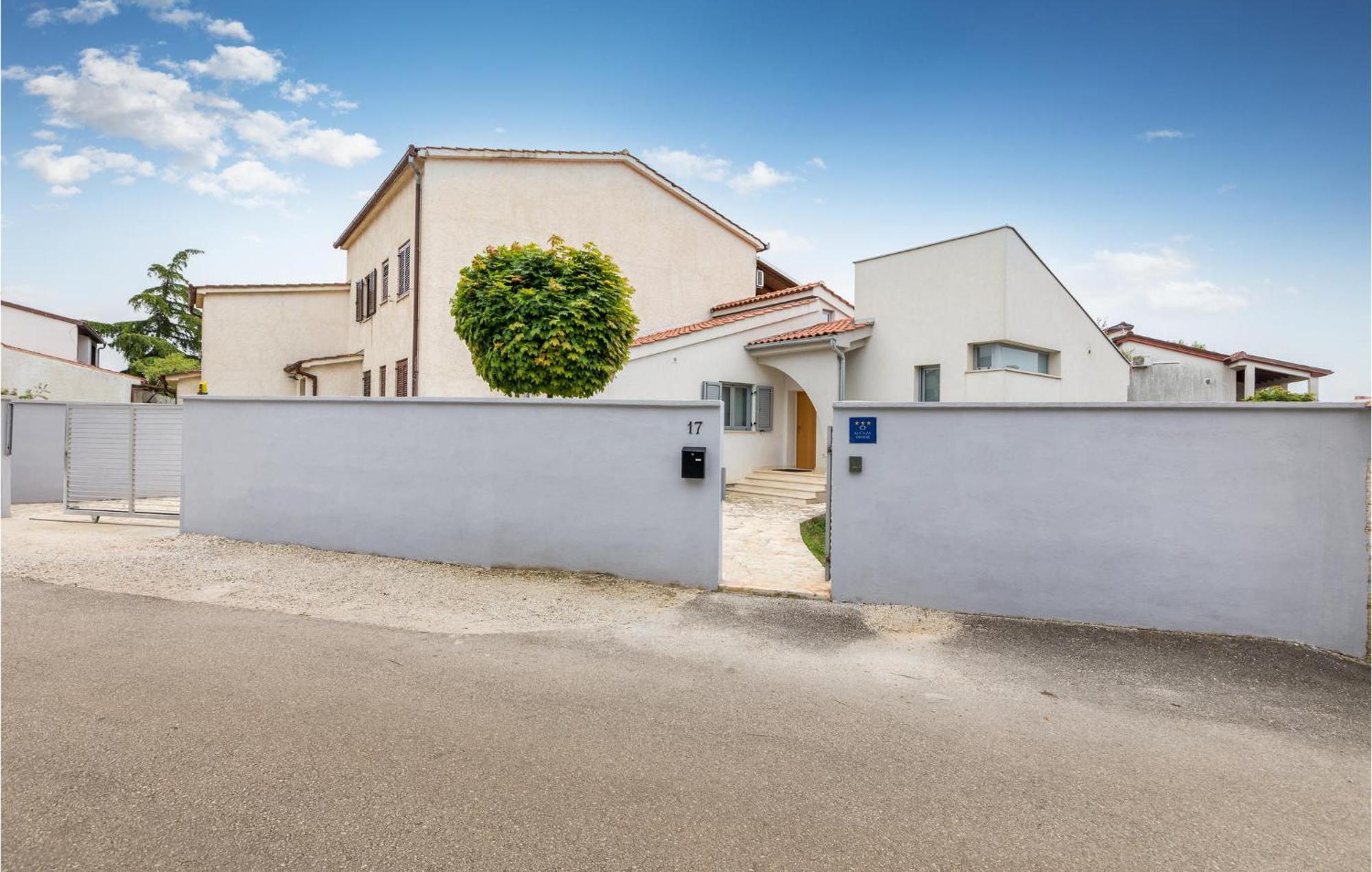 Beautiful Home In Stinjan With Kitchen Exteriör bild